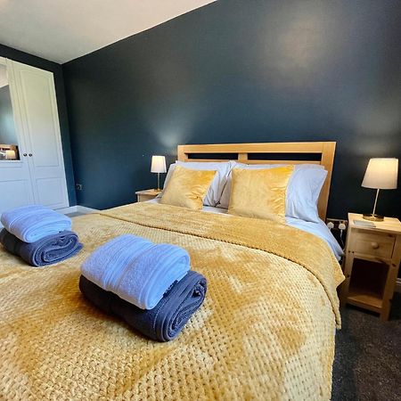 סטאנסטד מאונטפיצ'ט Large 5 Bed Detached House Near Stansted Airport With Parking For 2 Vehicles! Stansted Stays מראה חיצוני תמונה