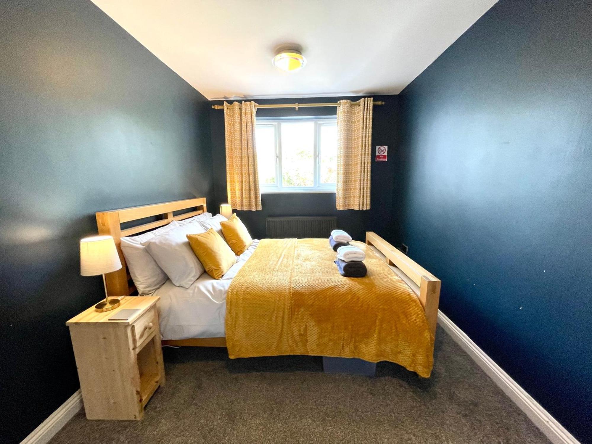 סטאנסטד מאונטפיצ'ט Large 5 Bed Detached House Near Stansted Airport With Parking For 2 Vehicles! Stansted Stays מראה חיצוני תמונה