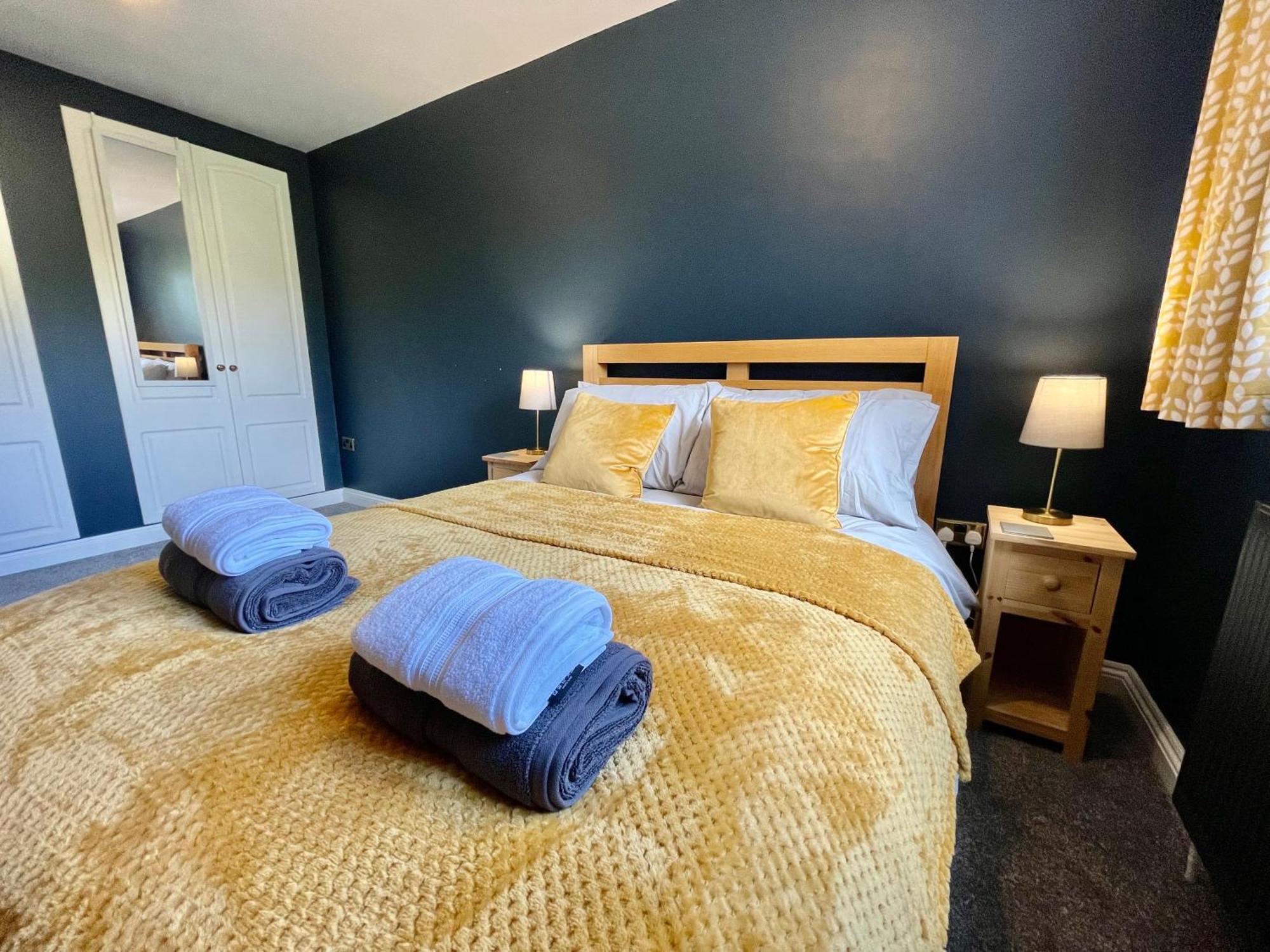סטאנסטד מאונטפיצ'ט Large 5 Bed Detached House Near Stansted Airport With Parking For 2 Vehicles! Stansted Stays מראה חיצוני תמונה