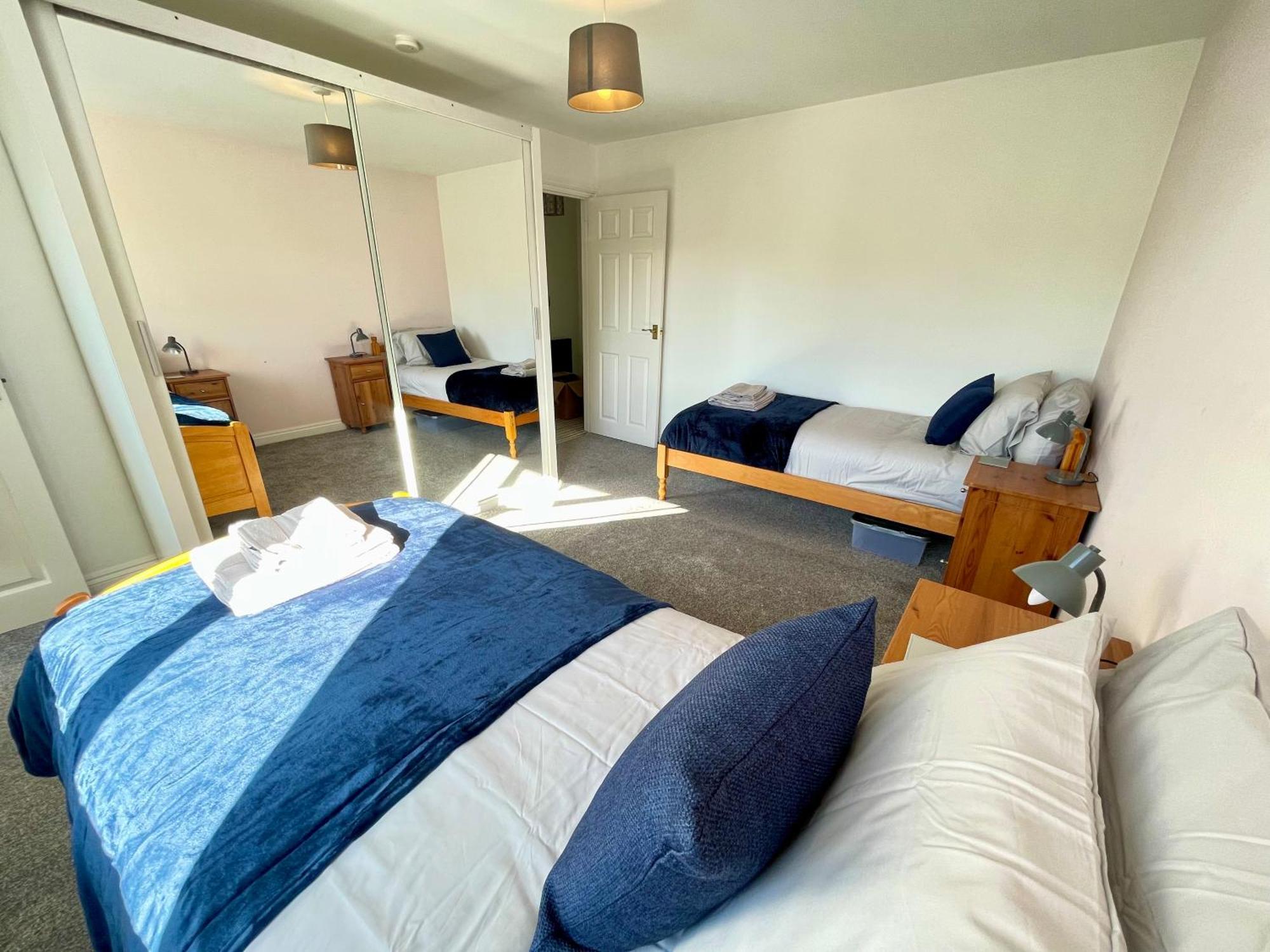 סטאנסטד מאונטפיצ'ט Large 5 Bed Detached House Near Stansted Airport With Parking For 2 Vehicles! Stansted Stays מראה חיצוני תמונה