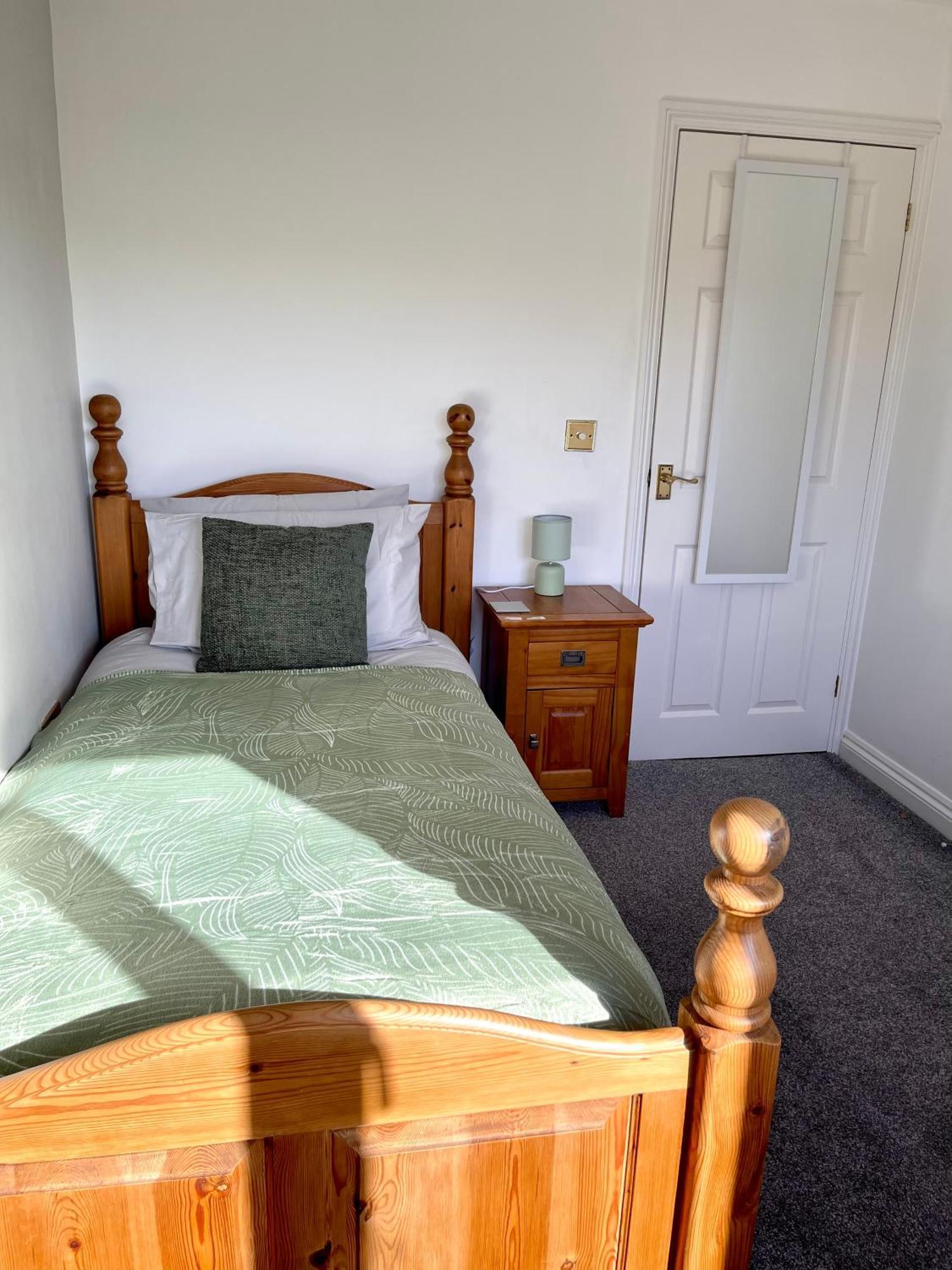 סטאנסטד מאונטפיצ'ט Large 5 Bed Detached House Near Stansted Airport With Parking For 2 Vehicles! Stansted Stays מראה חיצוני תמונה