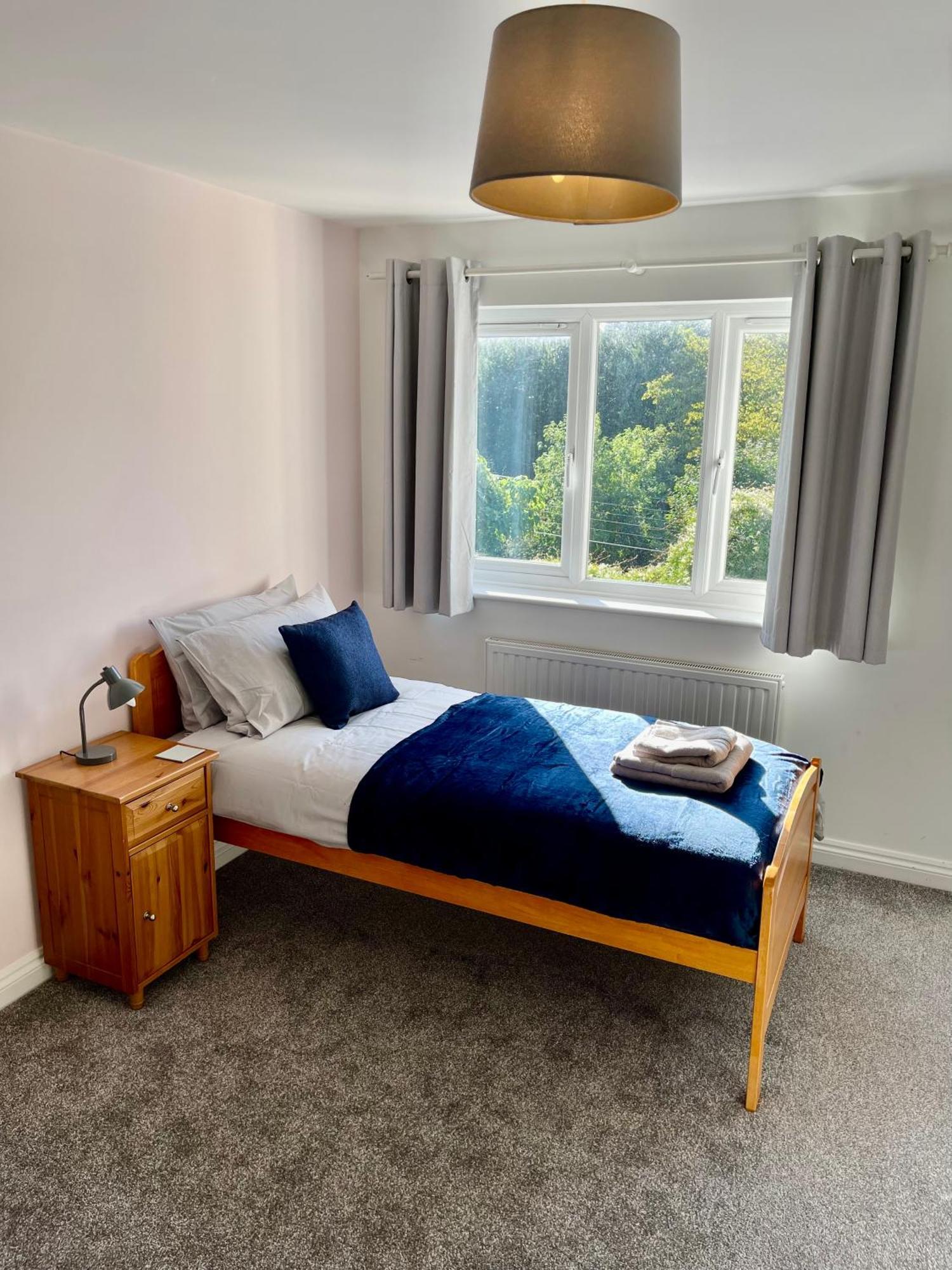 סטאנסטד מאונטפיצ'ט Large 5 Bed Detached House Near Stansted Airport With Parking For 2 Vehicles! Stansted Stays מראה חיצוני תמונה