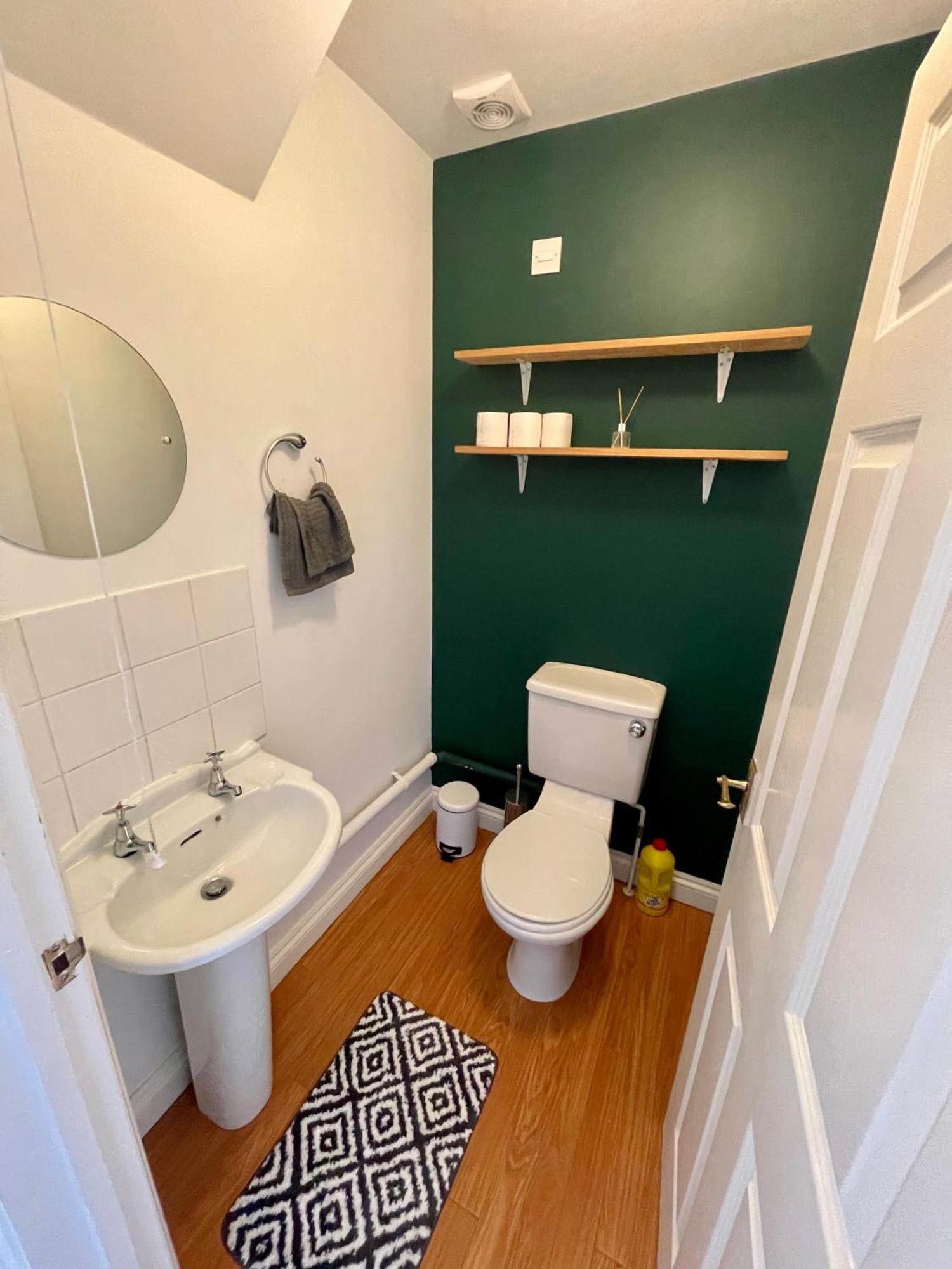 סטאנסטד מאונטפיצ'ט Large 5 Bed Detached House Near Stansted Airport With Parking For 2 Vehicles! Stansted Stays מראה חיצוני תמונה