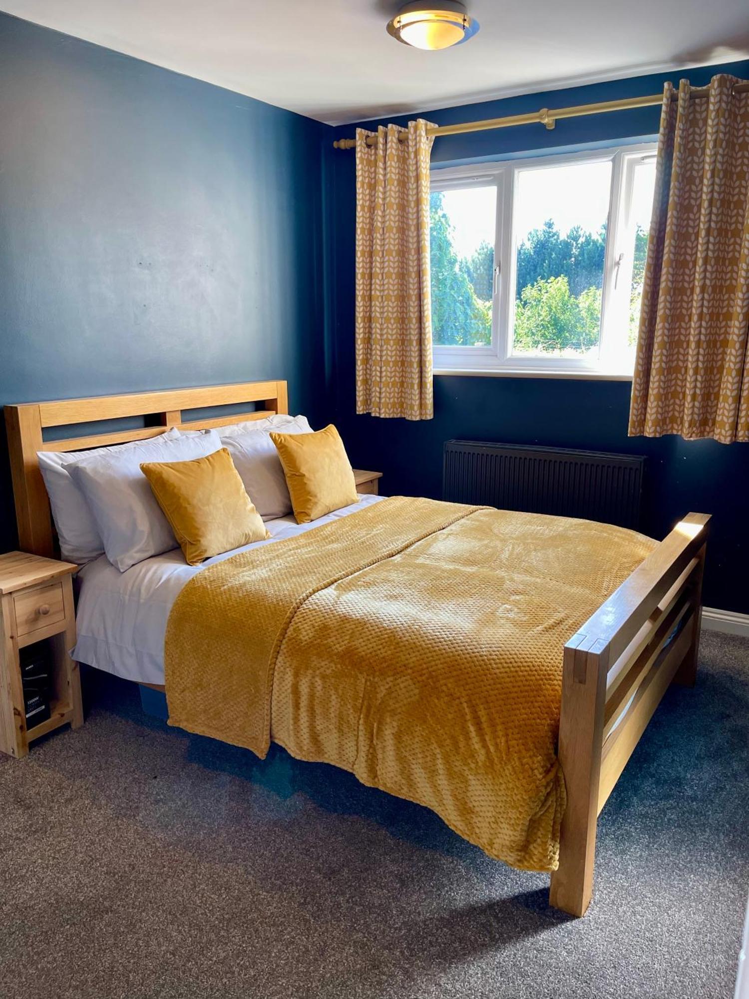 סטאנסטד מאונטפיצ'ט Large 5 Bed Detached House Near Stansted Airport With Parking For 2 Vehicles! Stansted Stays מראה חיצוני תמונה