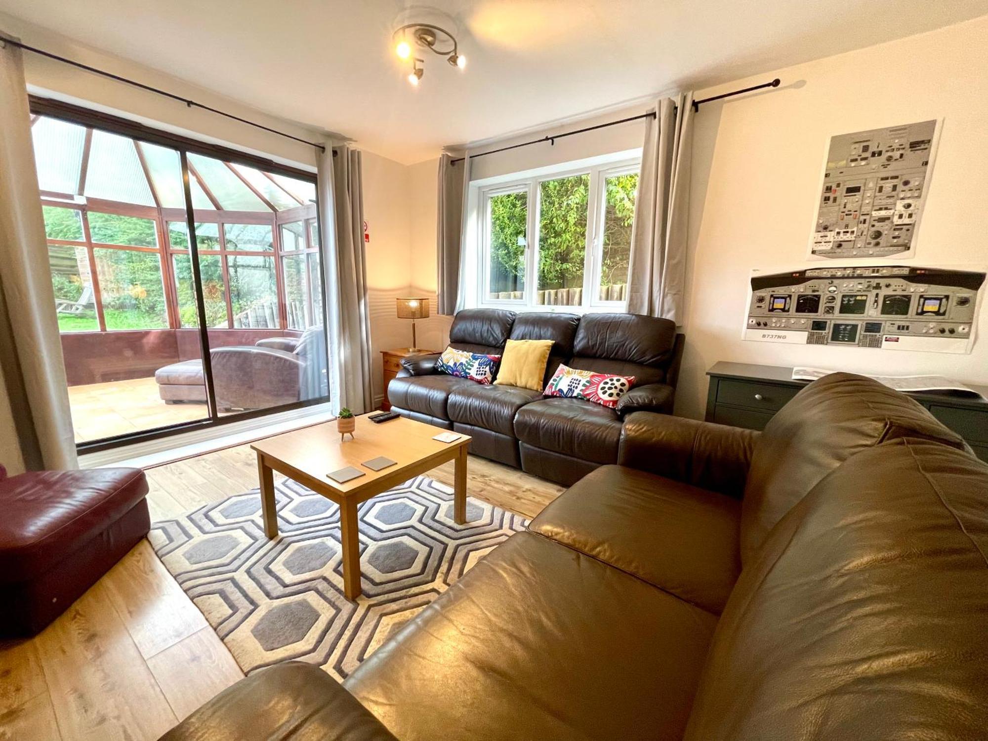 סטאנסטד מאונטפיצ'ט Large 5 Bed Detached House Near Stansted Airport With Parking For 2 Vehicles! Stansted Stays מראה חיצוני תמונה