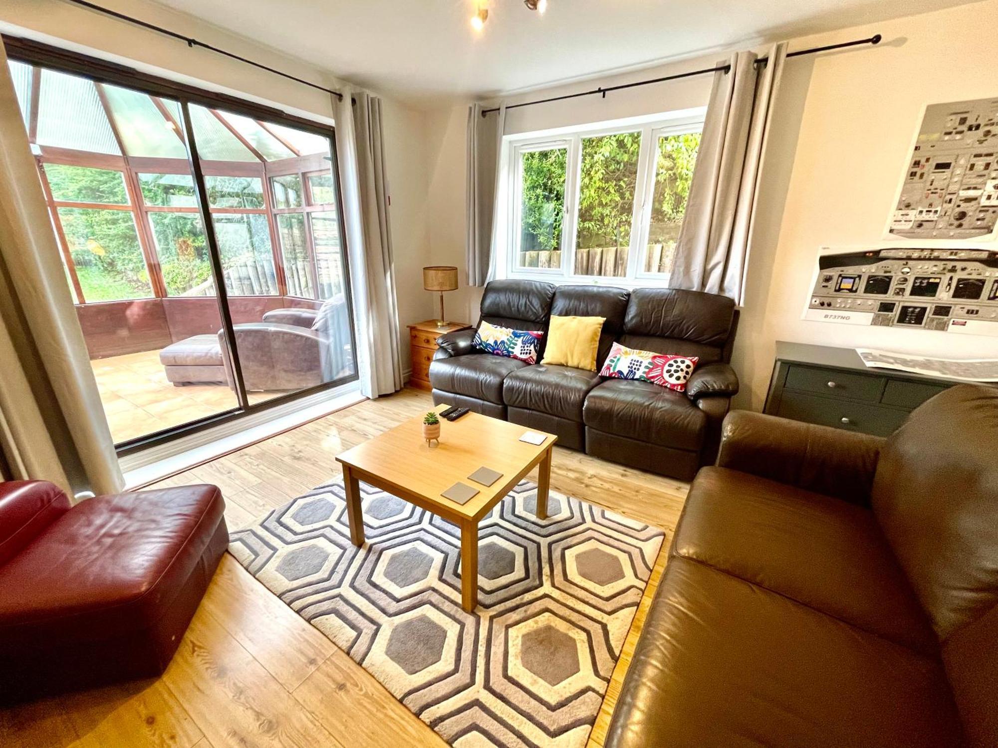 סטאנסטד מאונטפיצ'ט Large 5 Bed Detached House Near Stansted Airport With Parking For 2 Vehicles! Stansted Stays מראה חיצוני תמונה